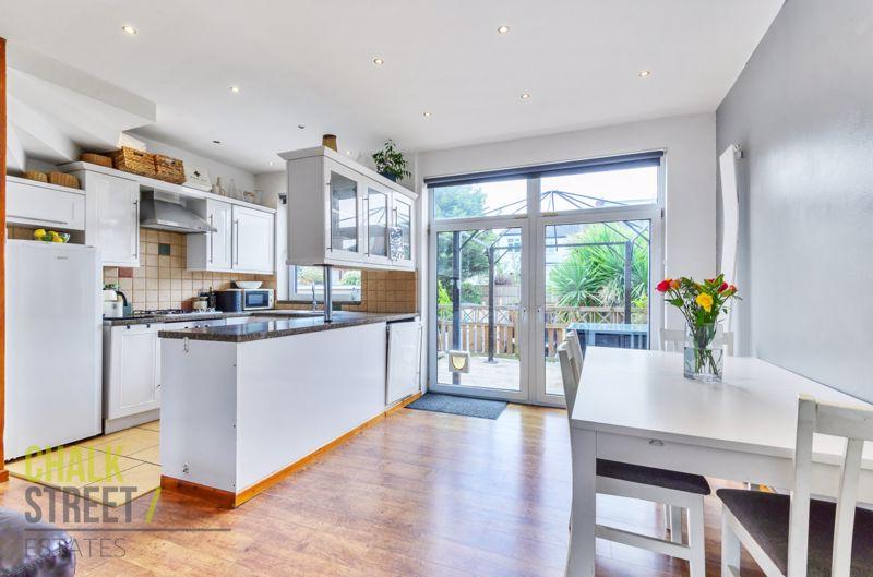 Dorrington Gardens, Hornchurch, RM12 3 bed terraced house for sale £