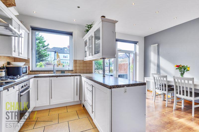 Dorrington Gardens, Hornchurch, RM12 3 bed terraced house £425,000