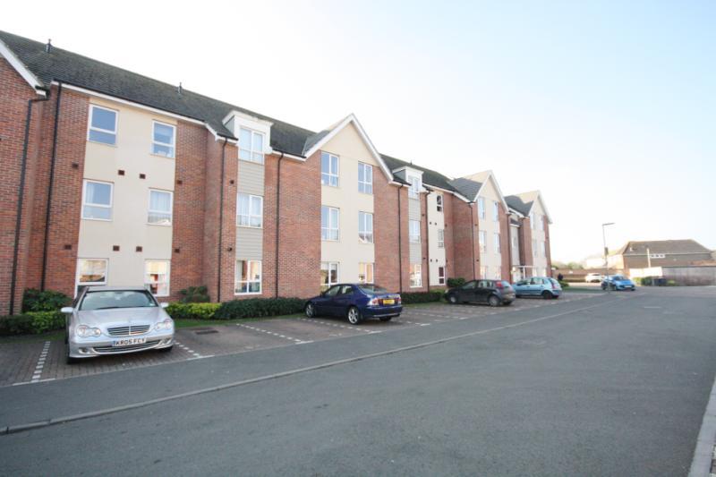 Harrow Close, Addlestone, KT15 2 bed apartment £1,250 pcm (£288 pw)