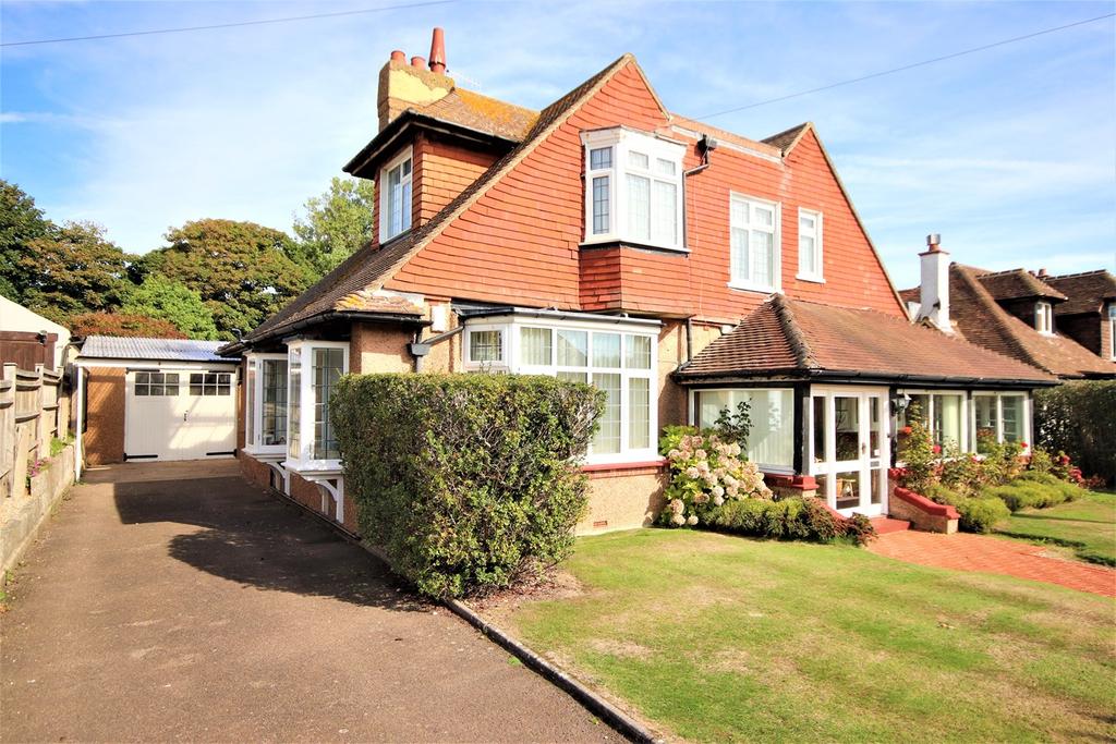 Richmond Grove, BexhillonSea, TN39 3 bed detached house for sale £