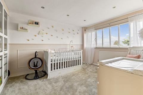 14 Rose Gardens, Eythorne, Dover, CT15 4BS