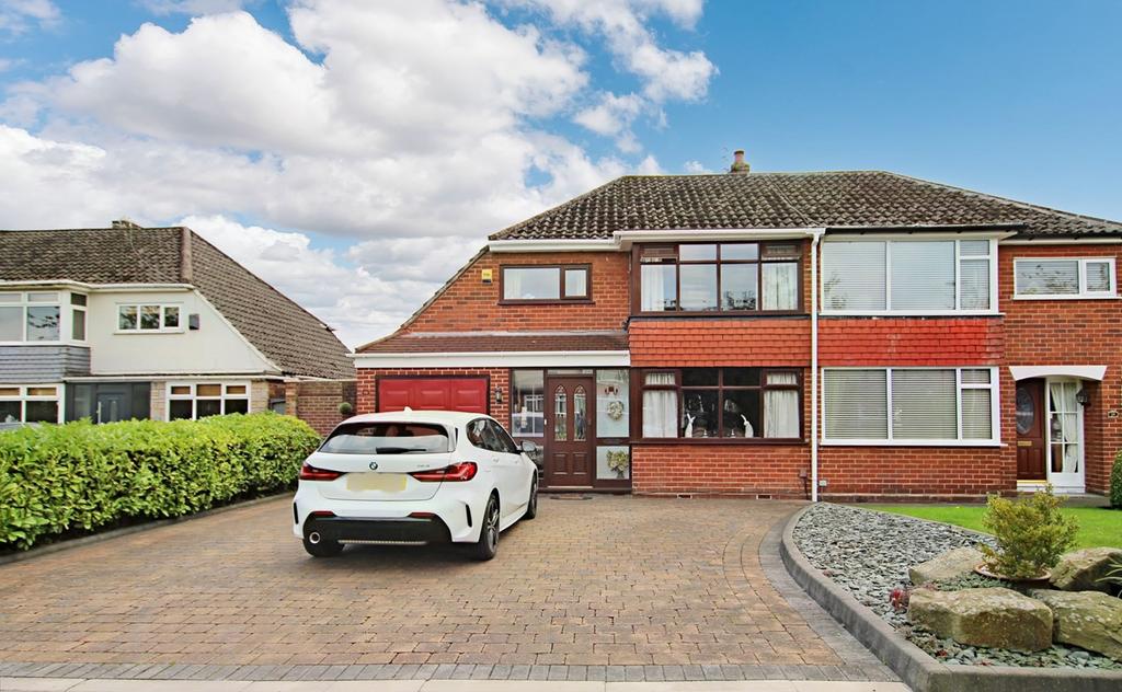 Alexandra Road, AshtoninMakerfield... 3 bed semidetached house £