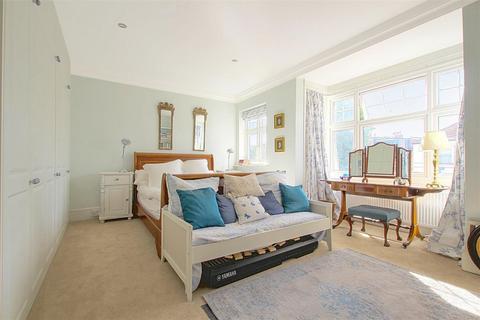 29 Dudley Gardens, London, W13 9LU