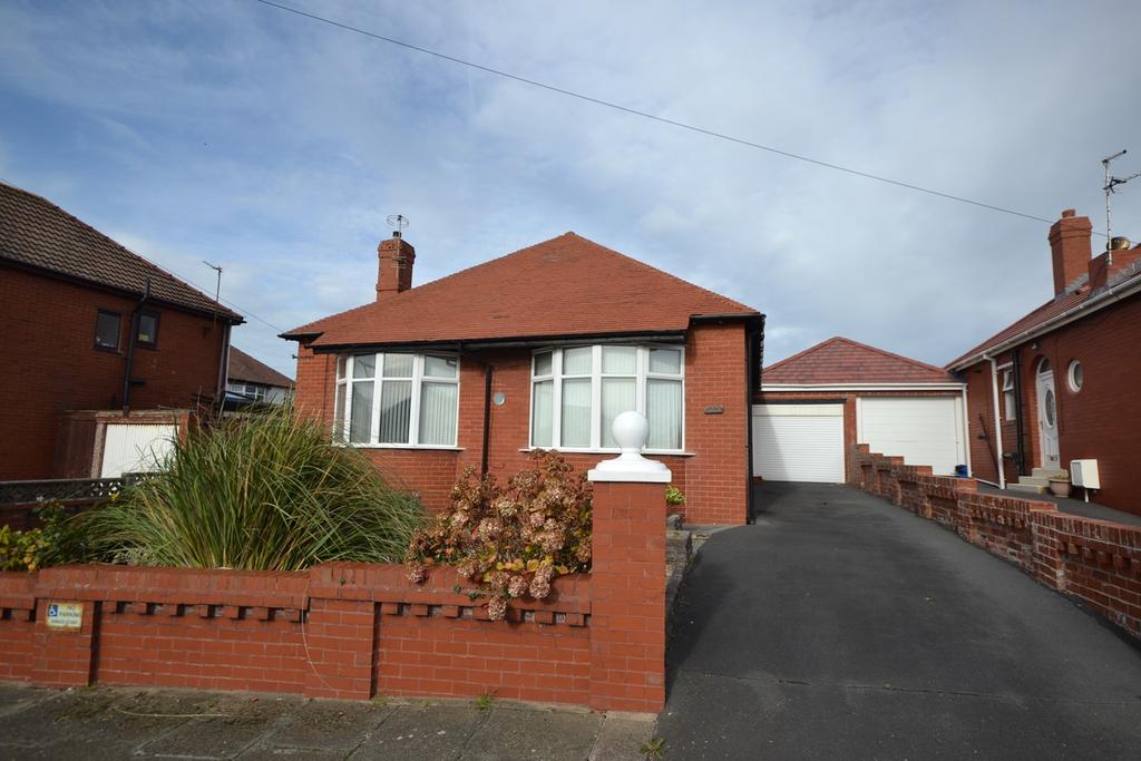 England Avenue, Blackpool, FY2 3 bed detached bungalow £215,000