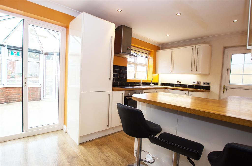 Coverdale Drive, Blackburn, BB2 5ED 3 bed detached house £200,000