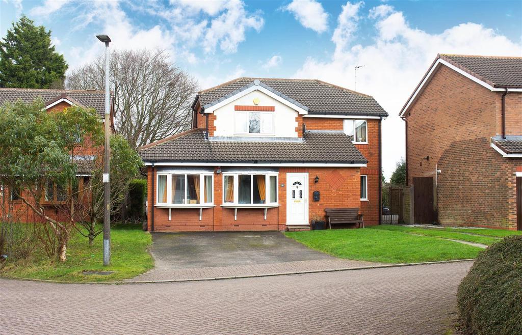 Kingfisher Close, Blackburn, BB1 8NS 4 bed detached house for sale £