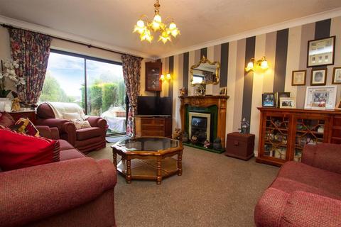 16 Kingfisher Close, Blackburn, BB1 8NS