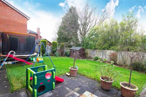 16 Kingfisher Close, Blackburn, BB1 8NS