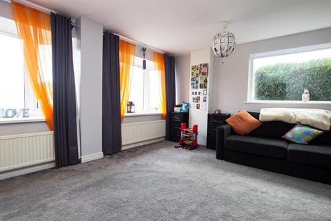 16 Kingfisher Close, Blackburn, BB1 8NS