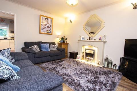 21 Thorncliffe Drive, Darwen, BB3 3QA