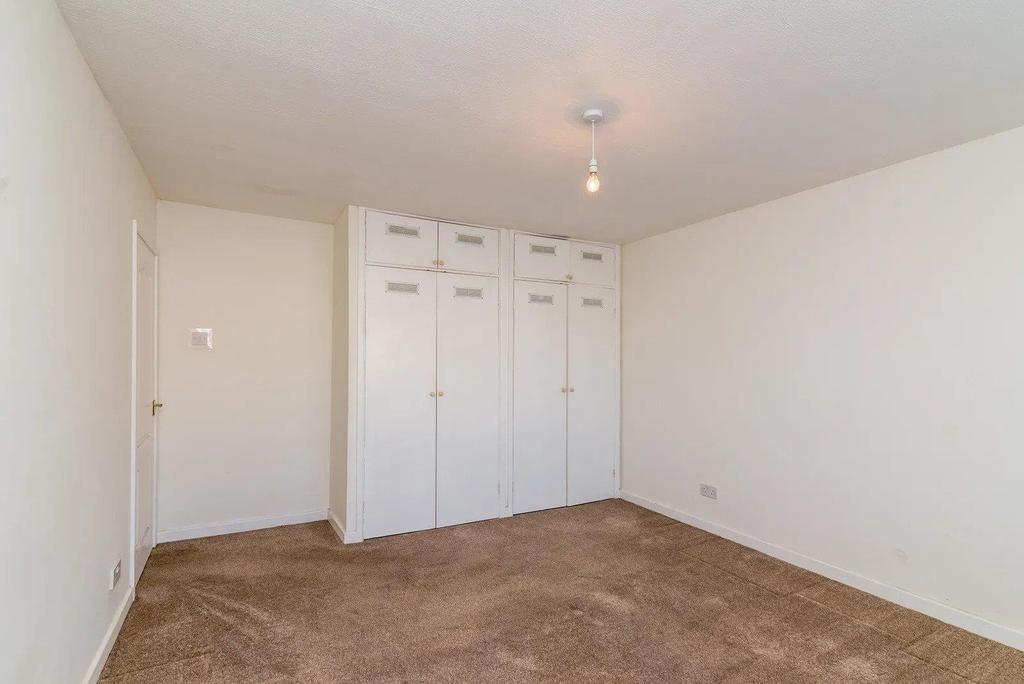 Slade Road, Sutton Coldfield 2 bed apartment £950 pcm (£219 pw)