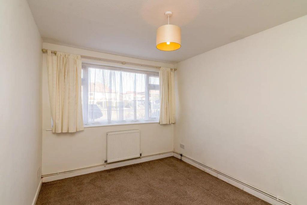 Slade Road, Sutton Coldfield 2 bed apartment £950 pcm (£219 pw)