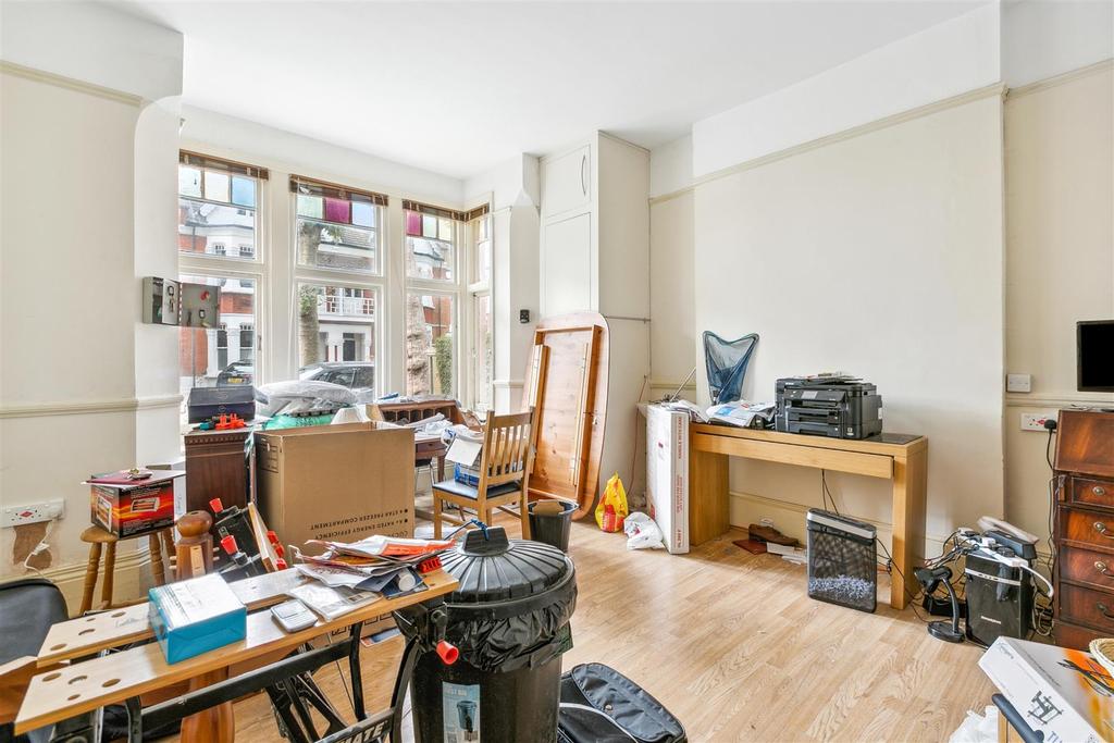 Thornton Avenue, W4 5 bed semidetached house £1,850,000