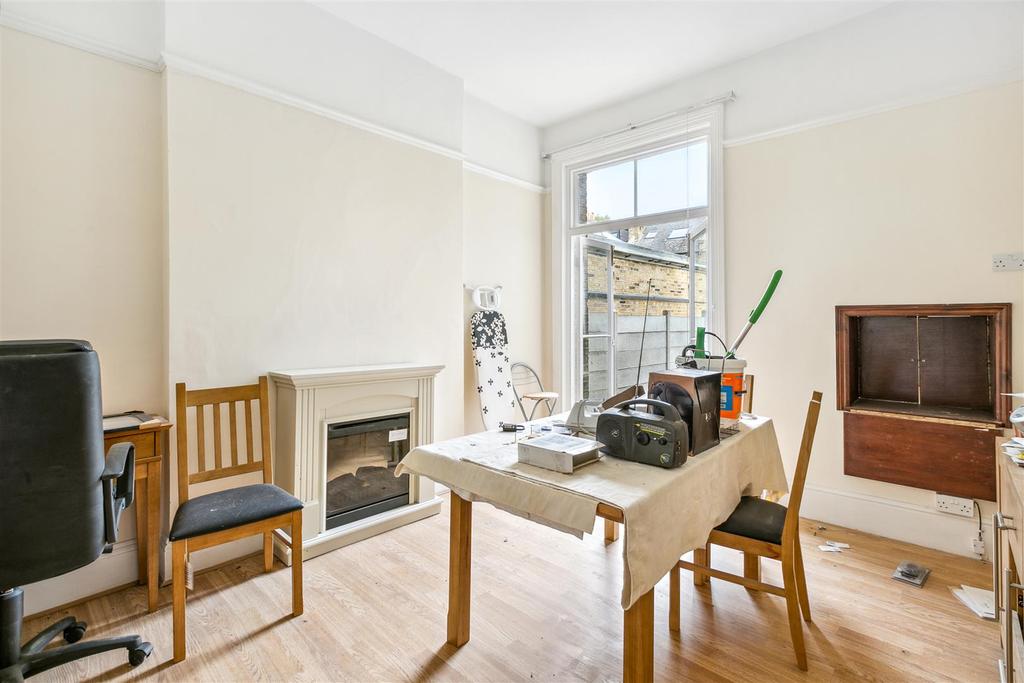 Thornton Avenue, W4 5 bed semidetached house £1,850,000