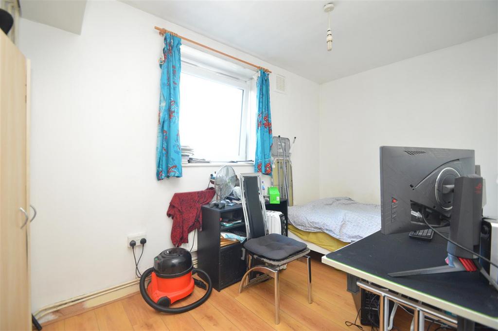 Newmill House, Devas Street, E3 3LS 3 bed flat for sale £425,000
