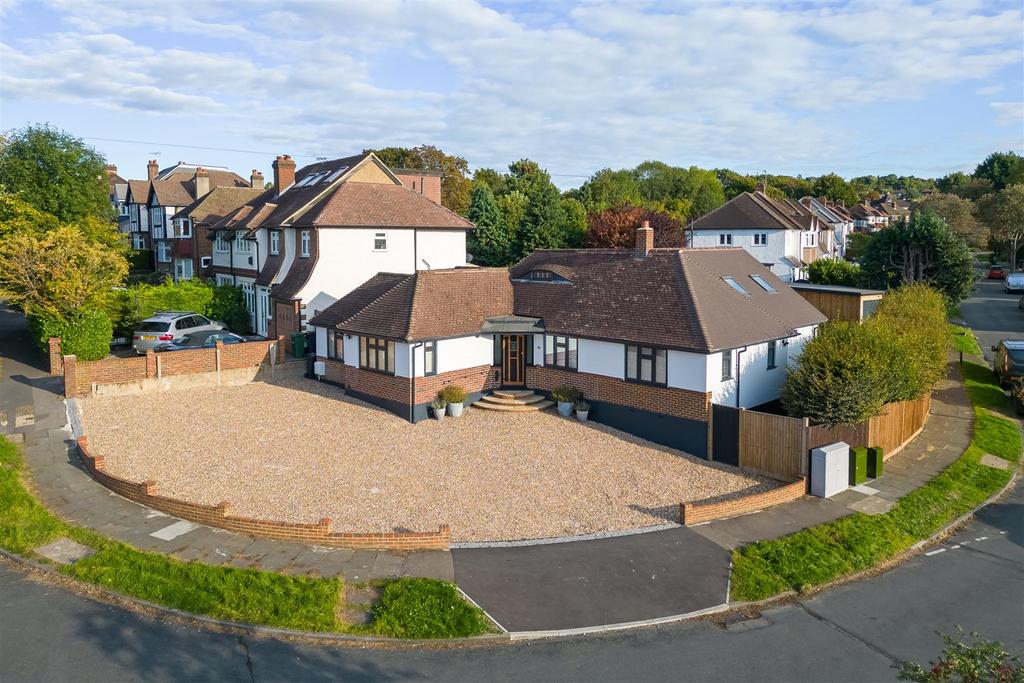 Roundwood Way, Banstead 5 bed detached bungalow for sale £950,000