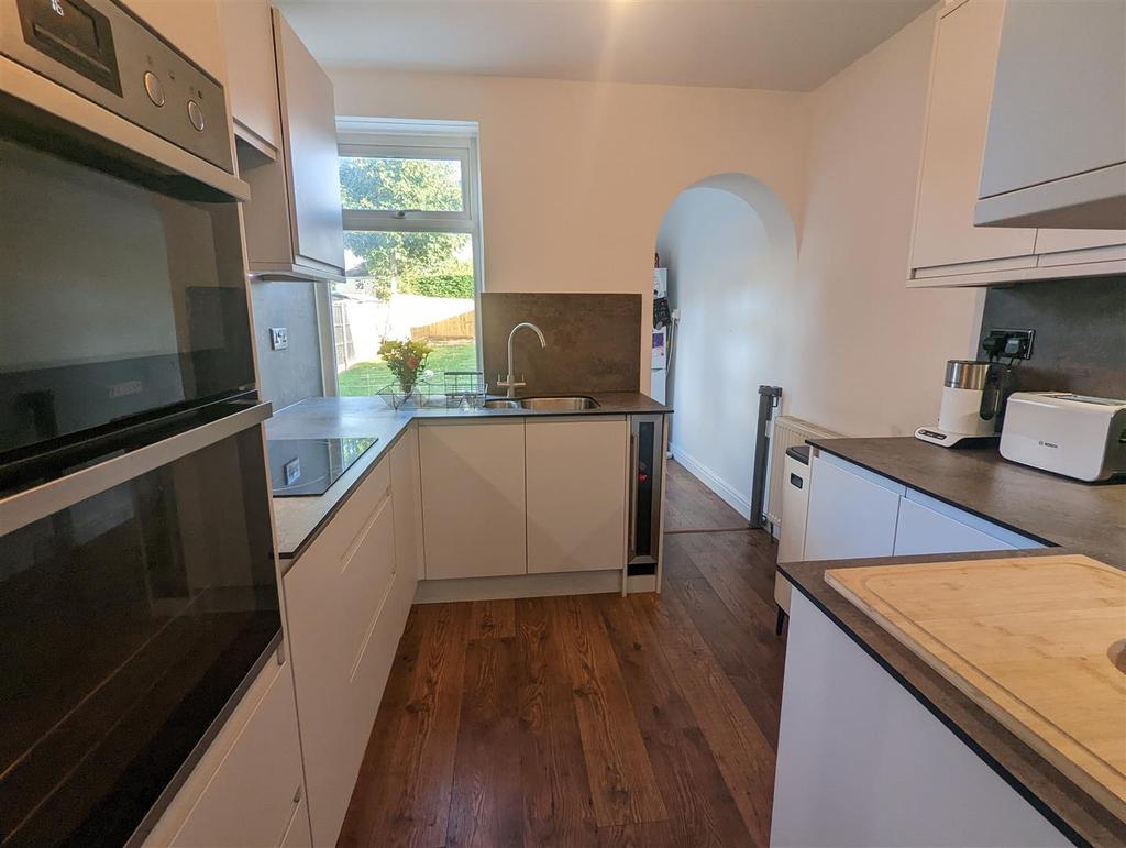 Jersey Avenue, Bristol 2 bed terraced house £1,200 pcm (£277 pw)