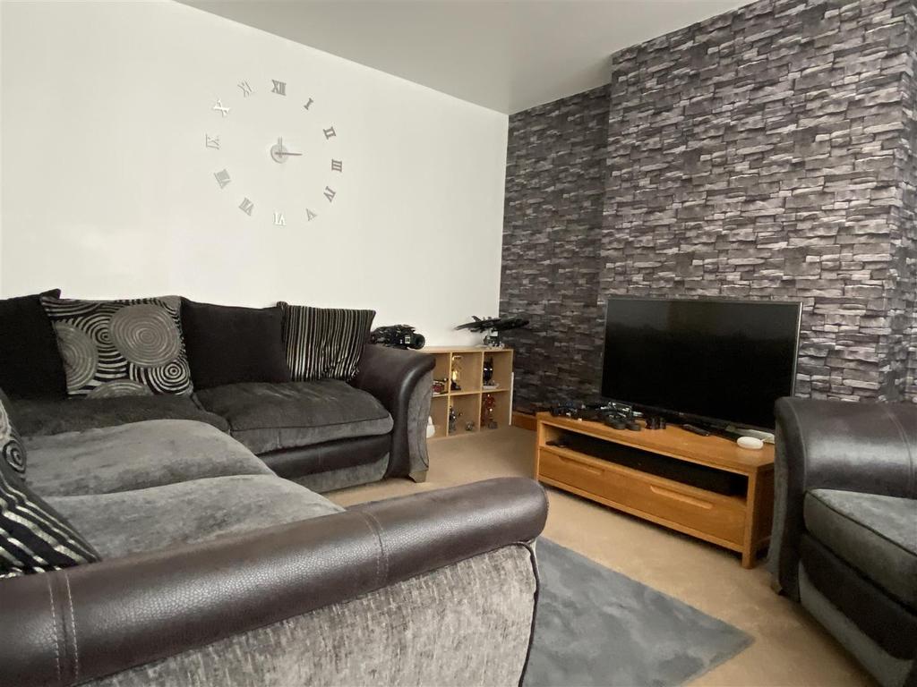 Dangerfield Lane, Wednesbury 3 bed house £750 pcm (£173 pw)