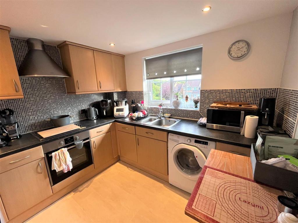 Dingle Close, Radcliffe, Manchester 2 bed apartment for sale £125,000