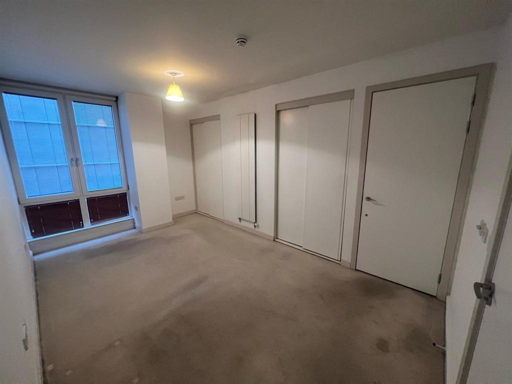 18 Leftbank, Spinningfields, Manchester 2 bed flat £1,300 pcm (£300 pw)