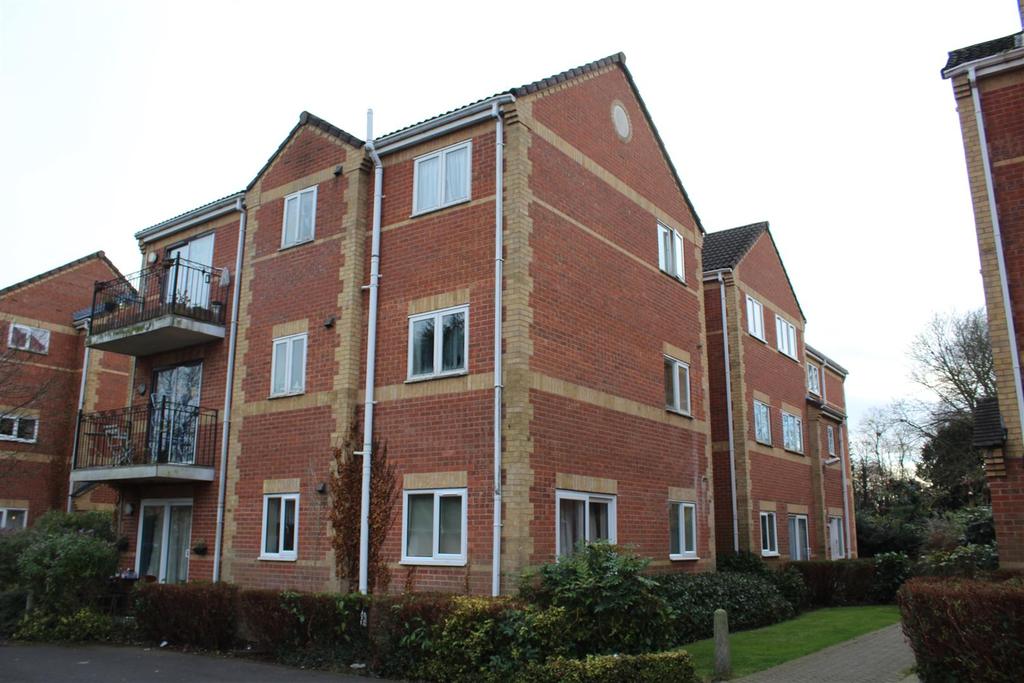 Oaklands, Huntly Grove, Peterborough 2 bed flat £725 pcm (£167 pw)