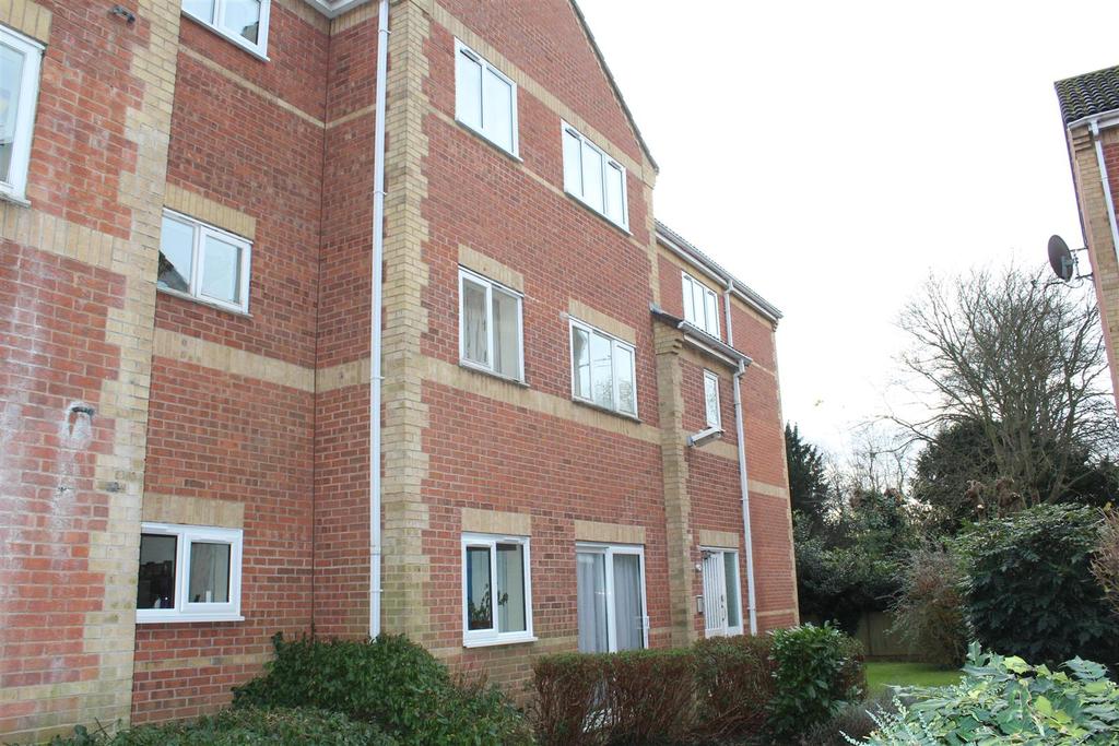 Oaklands, Huntly Grove, Peterborough 2 bed flat £725 pcm (£167 pw)