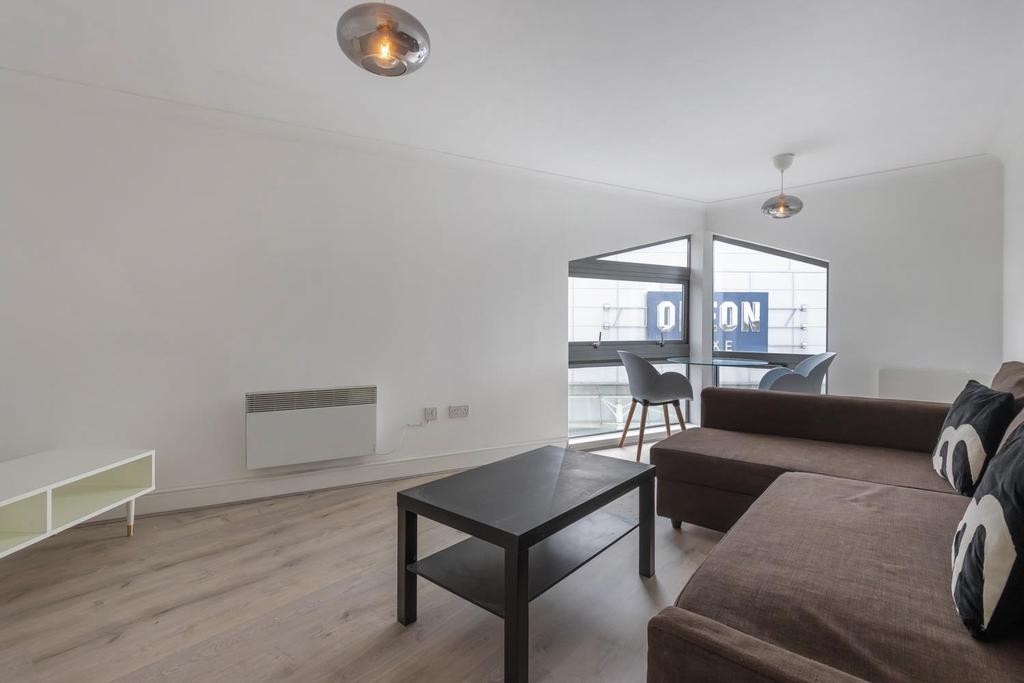 Purple Apartments, Broadway Plaza... 1 bed apartment £800 pcm (£185 pw)