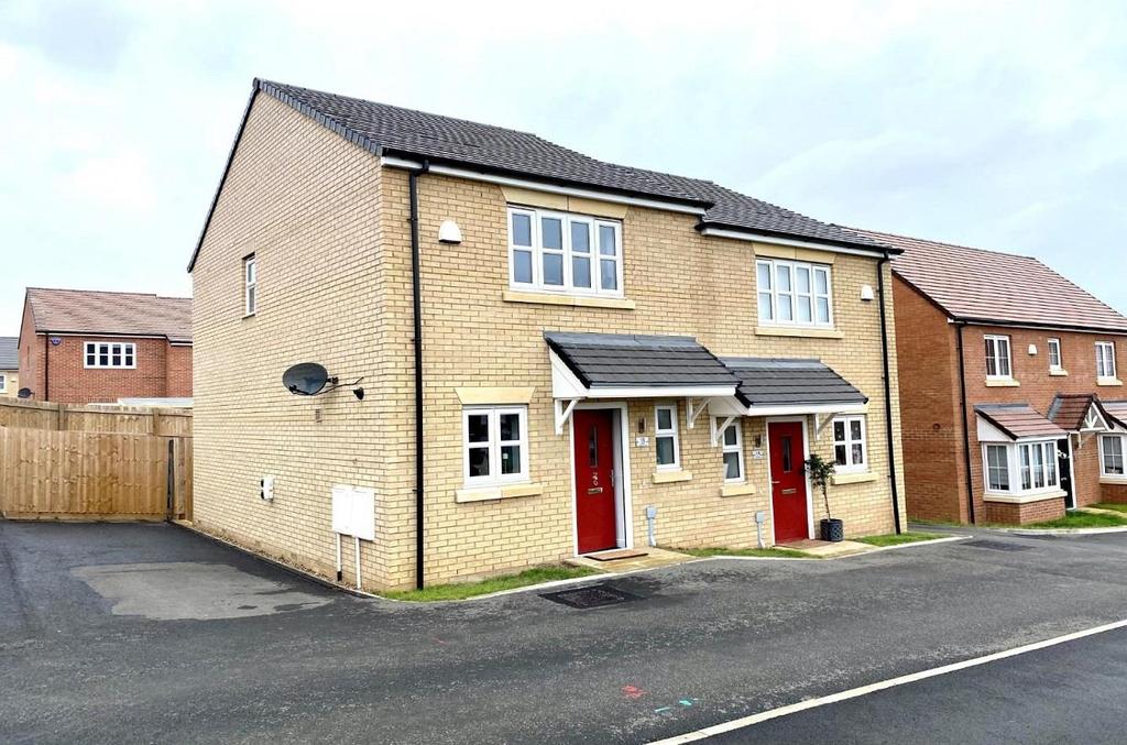 Trowel Close, Buckingham Fields, Northampton NN4 2 bed semidetached