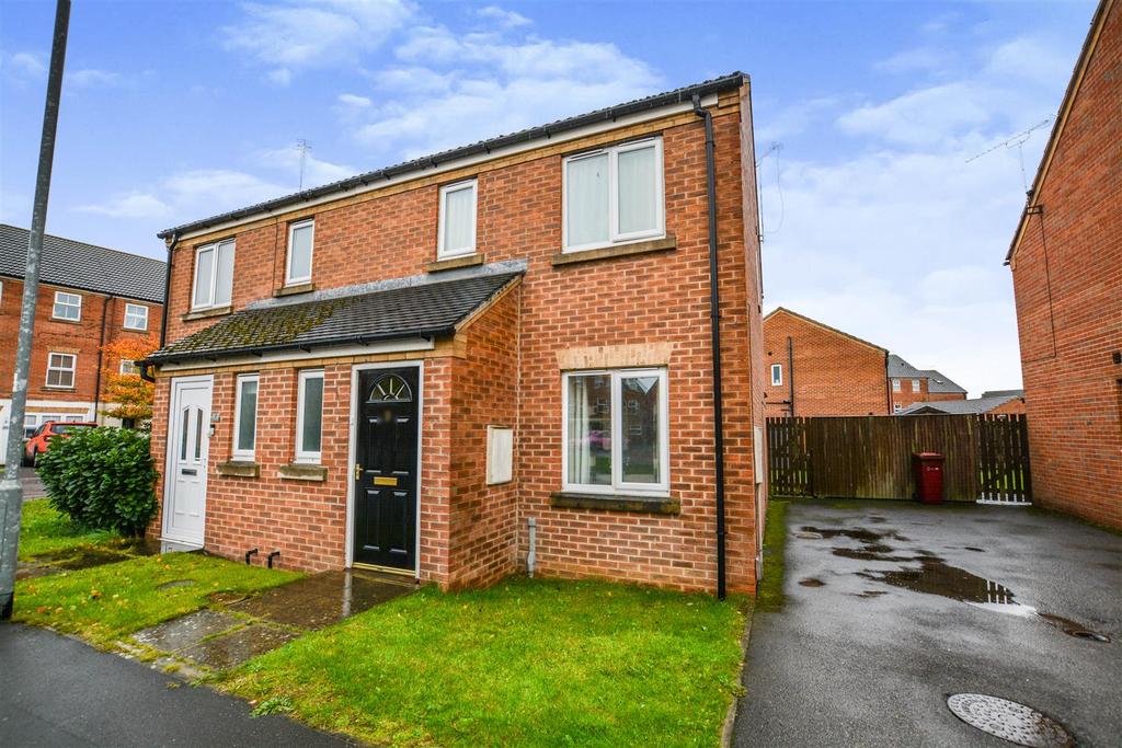 Oakwell Close, Scunthorpe 3 bed semidetached house for sale £142,000