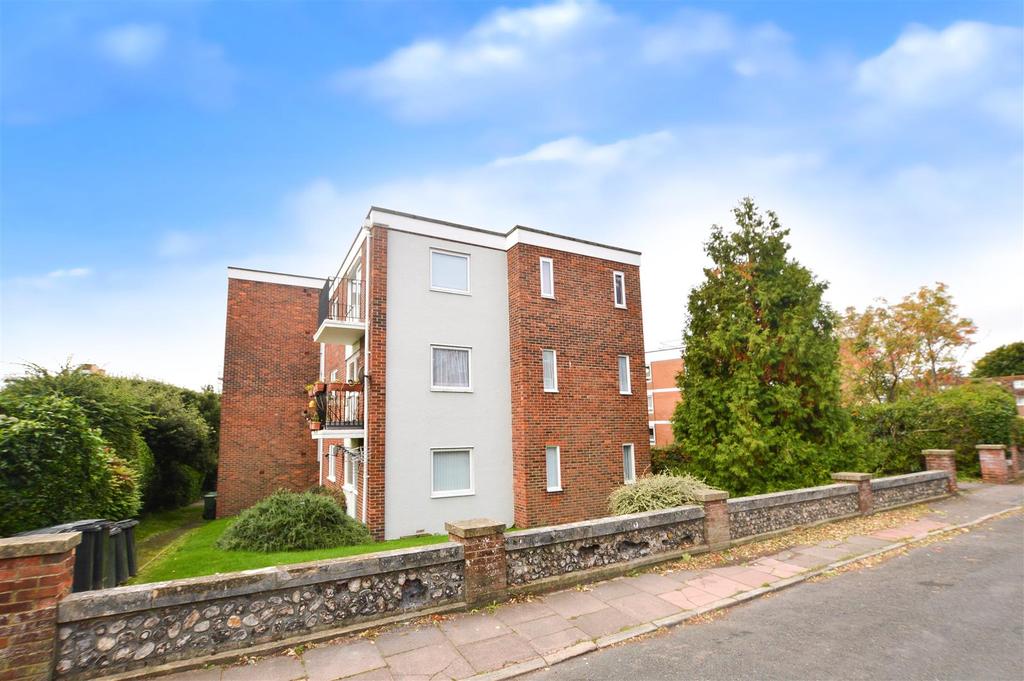 Selwyn Road, Eastbourne 2 bed flat £199,950