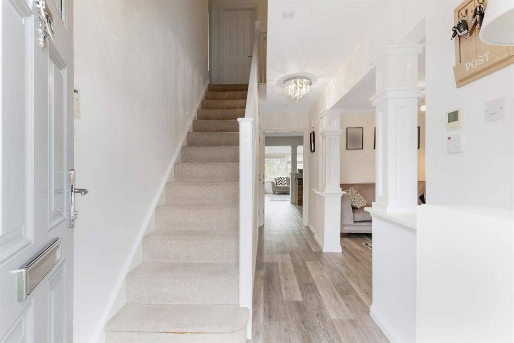 Darwin Avenue, Motherwell 5 bed detached house £295,000