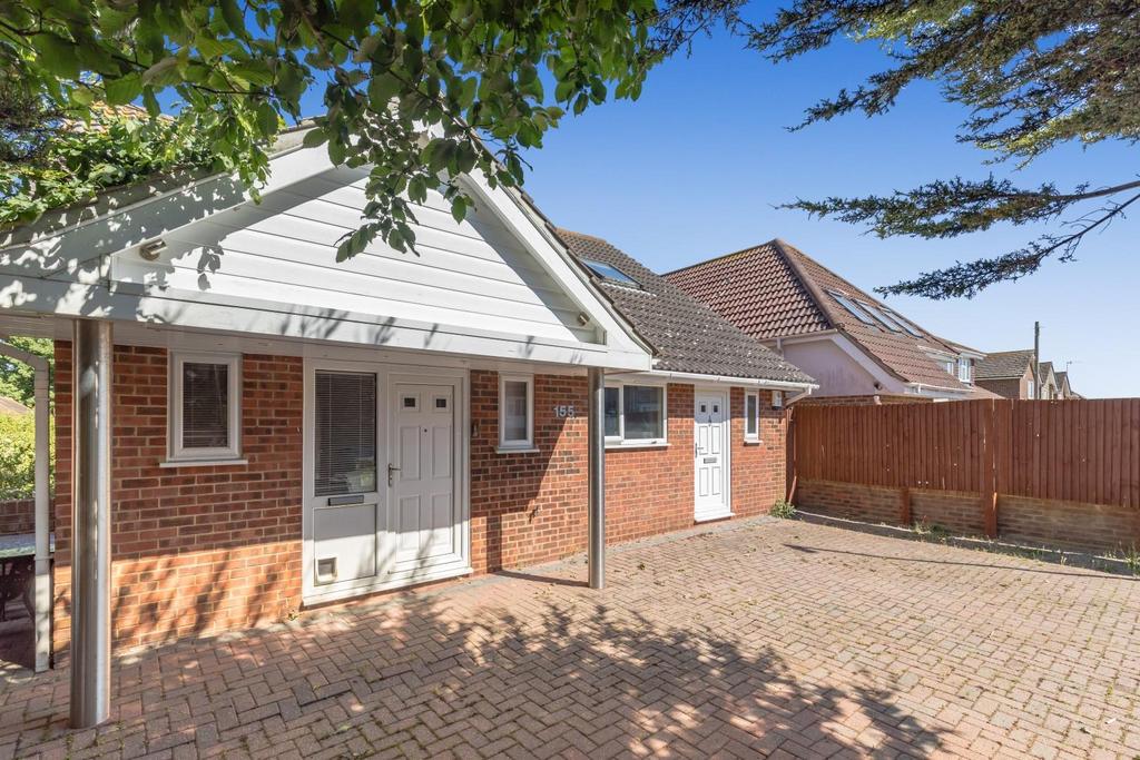 Ambleside Avenue, Cliffs... 5 bed detached house £575,000