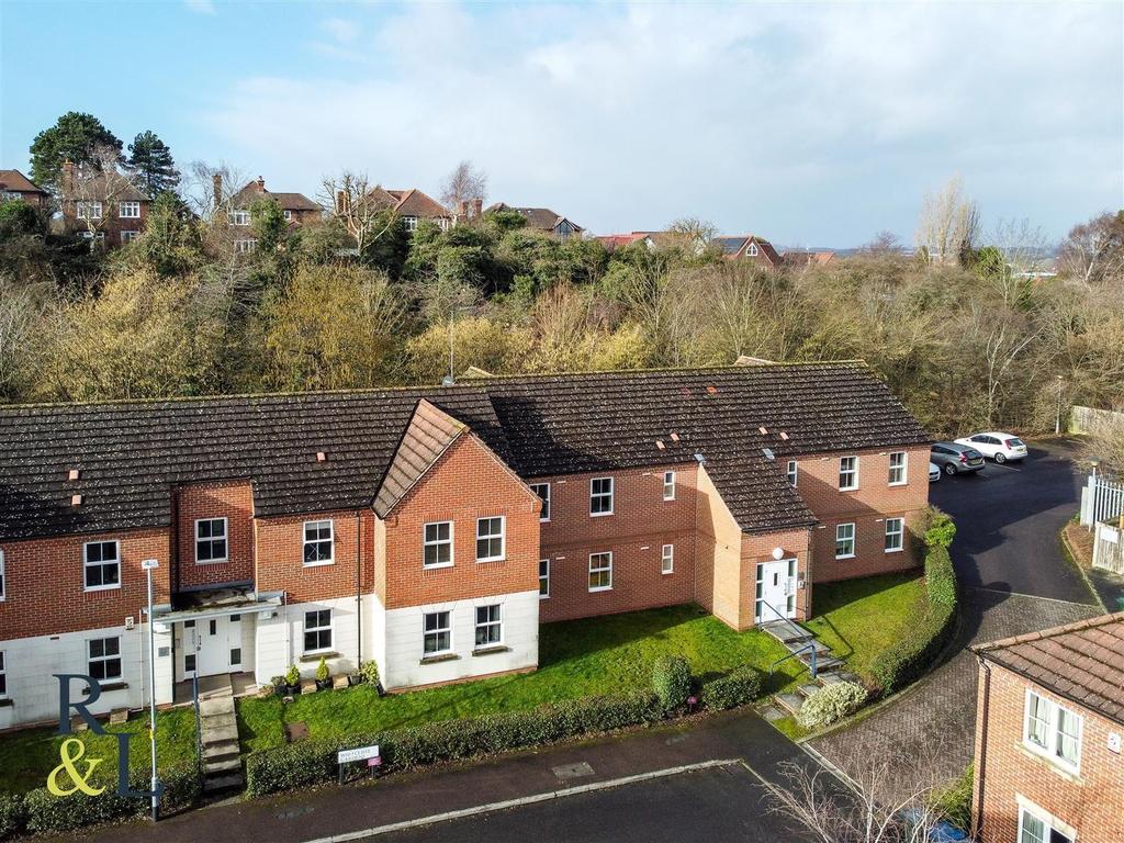 Whitcliffe Gardens West Bridgford Nottingham 2 bed flat £825 pcm (£