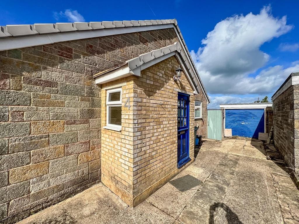Waterloo Crescent, Ryde 2 bed semidetached bungalow £275,000