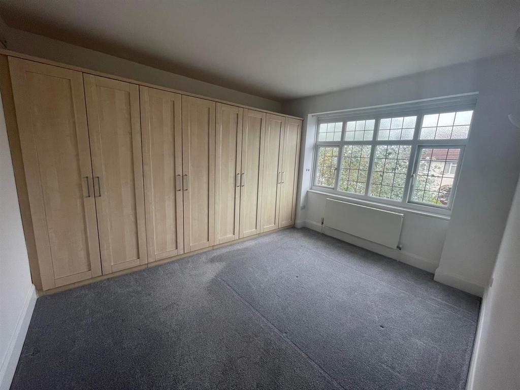 Loxwood Avenue, Worthing 2 bed flat £1,100 pcm (£254 pw)