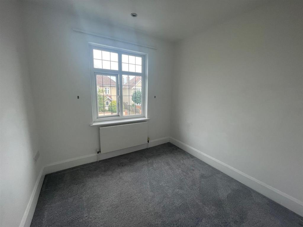 Loxwood Avenue, Worthing 2 bed flat £1,100 pcm (£254 pw)