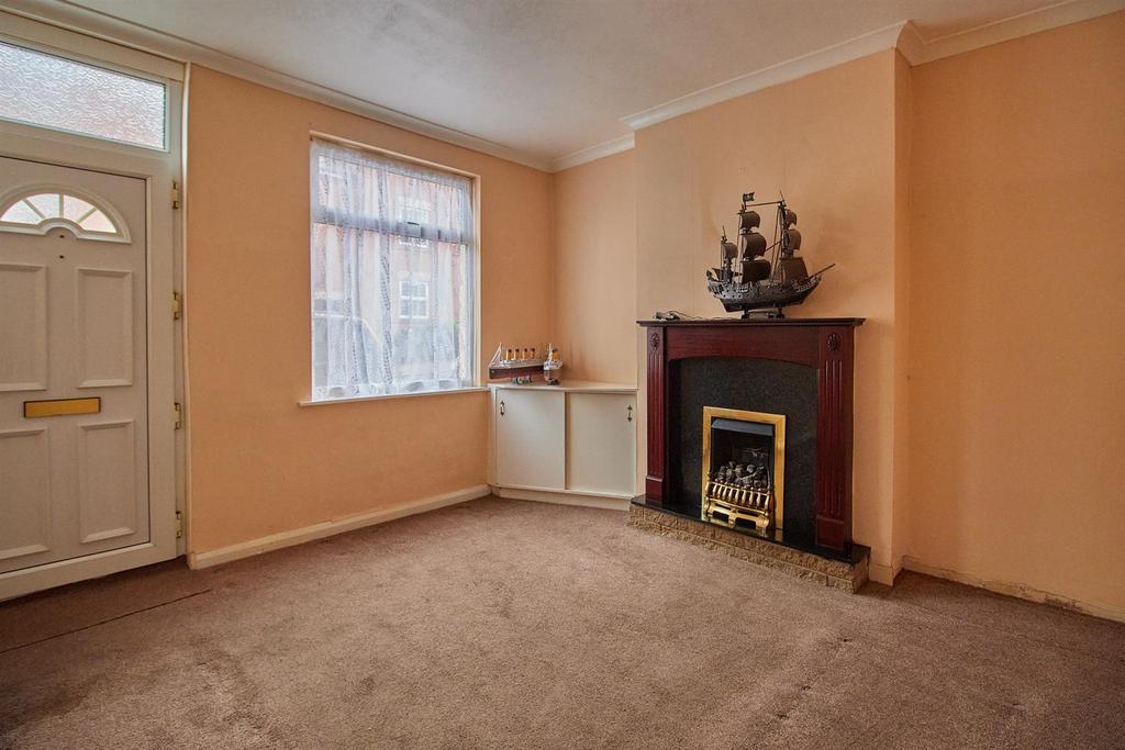 Mill Hill Road, Hinckley 3 bed terraced house £150,000