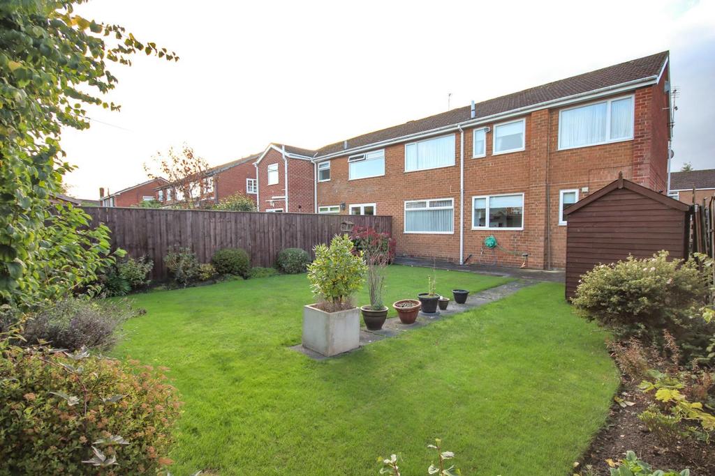 Iveston Grove, Wolviston Court, Billingham, TS22 5EA 4 bed semi