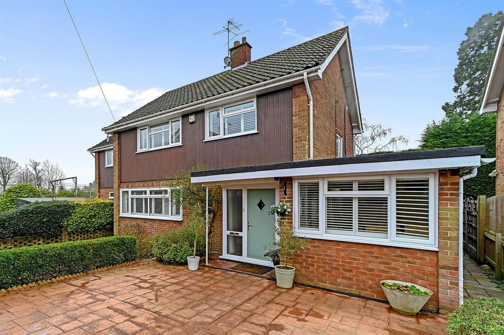 The Paddocks, Ingatestone 4 bed detached house £825,000