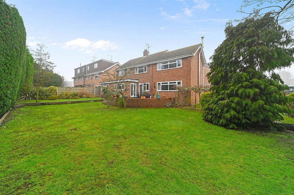 The Paddocks, Ingatestone 4 bed detached house £825,000