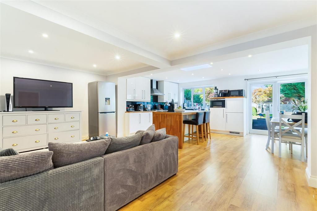 SHAWLEY CRESCENT-15.jpg