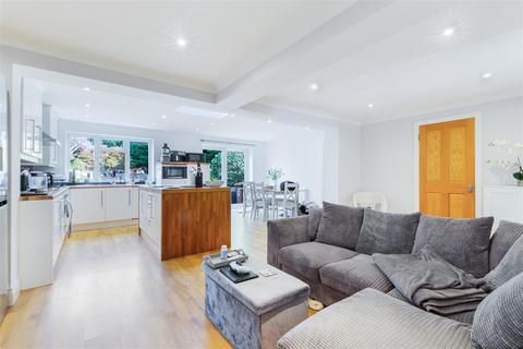 43 Shawley Crescent, Epsom, KT18 5PQ