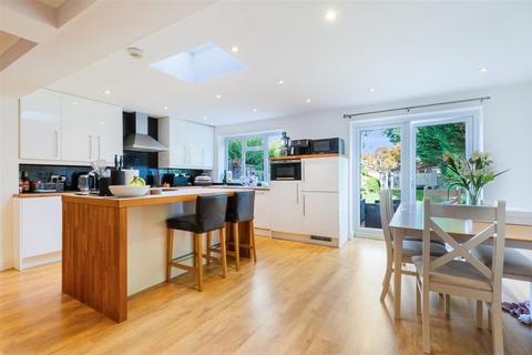 43 Shawley Crescent, Epsom, KT18 5PQ