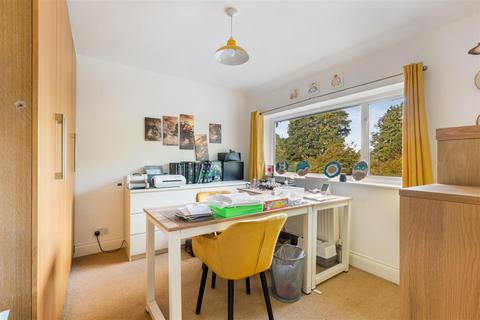 43 Shawley Crescent, Epsom, KT18 5PQ