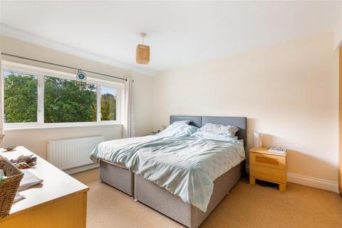 43 Shawley Crescent, Epsom, KT18 5PQ