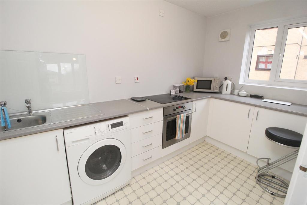 Albion Place, Campbell Park, Milton... 2 bed apartment £1,050 pcm (£242 pw)