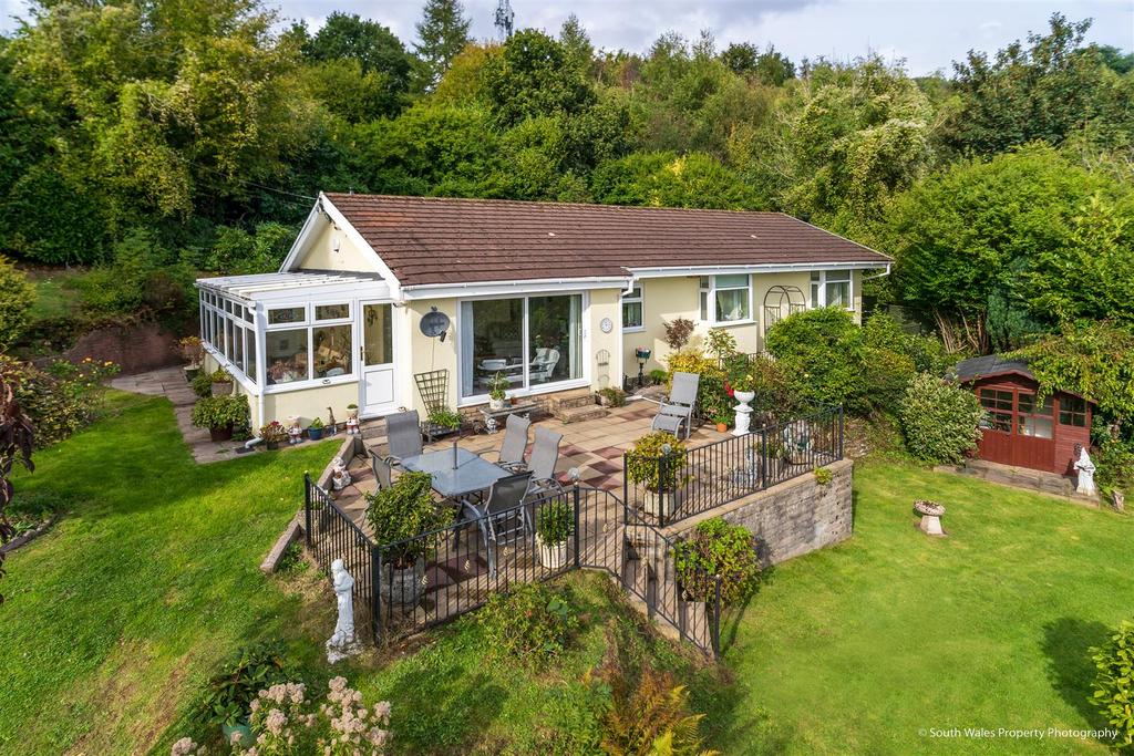 Penrhiw Lane, Machen, Caerphilly 4 bed detached bungalow £520,000