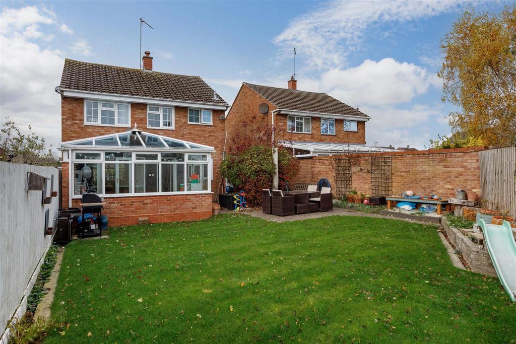 Shortacres, Kineton, Warwick 4 bed detached house - £375,000