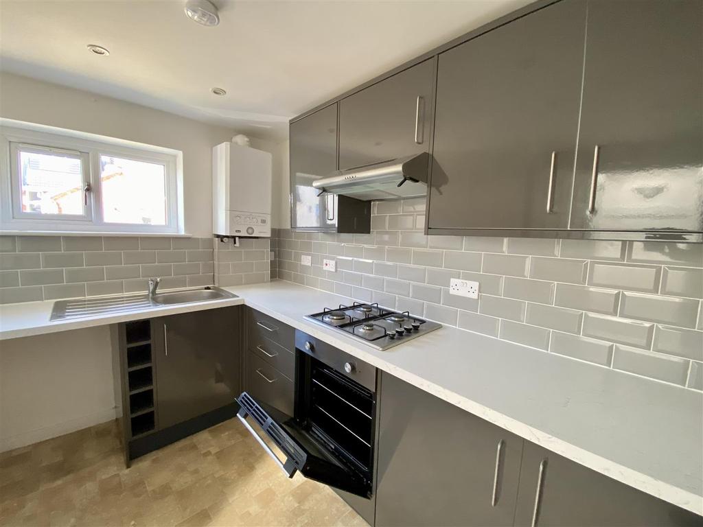 park-road-north-ashford-2-bed-flat-995-pcm-230-pw