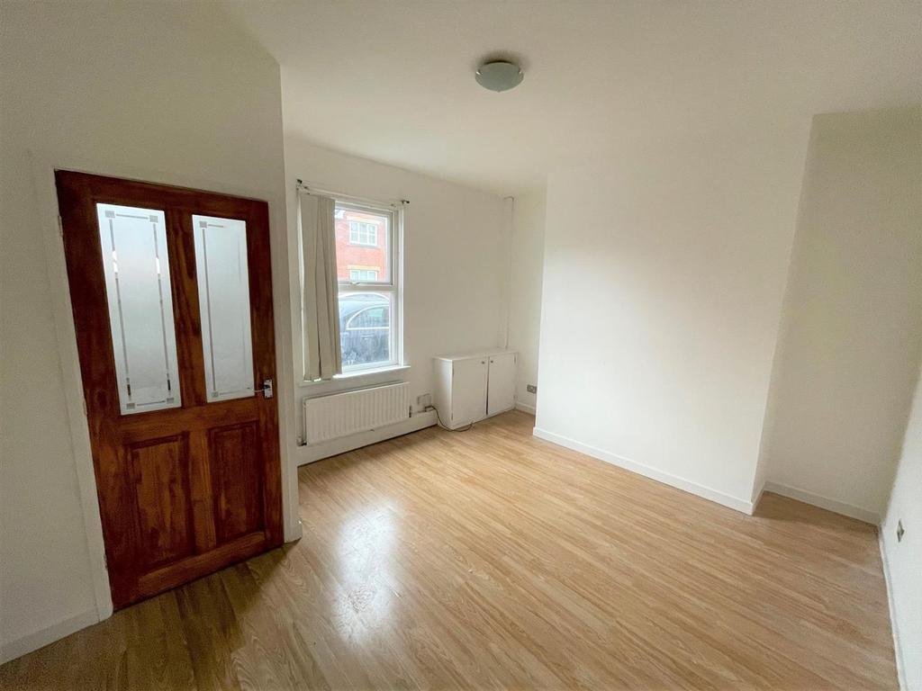 Oxford Street, Leigh 2 bed house £99,950